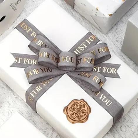 Cometic-Gift-Box-Packaging-with-Ribbon Cometic-Gift-Box-Packaging-with-Ribbon
