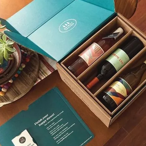 Folded-Magnetic-Closure-Small-Wine-Bottle-Gift-Box Folded-Magnetic-Closure-Small-Wine-Bottle-Gift-Box