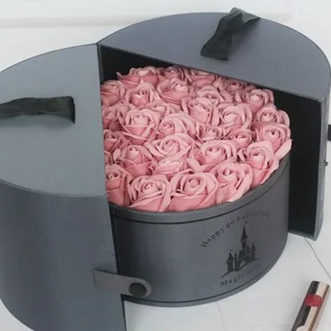 Heart-Shaped-Rose-Flower-Gift-Boxes-With-Ribbon
