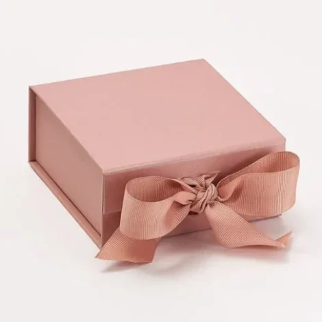 Large-Gift-Boxes-600x454