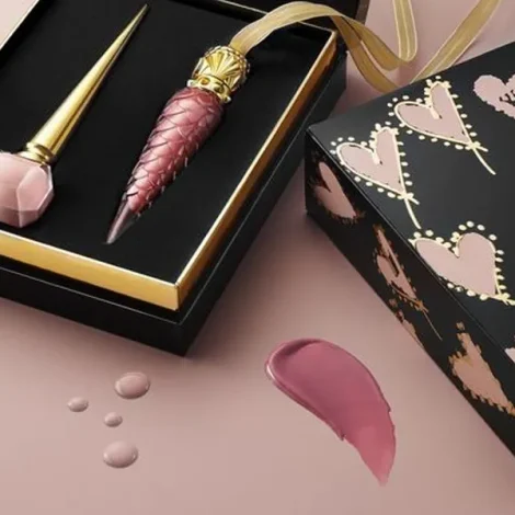Luxury-Lipstick-Gift-Box-With-Lip